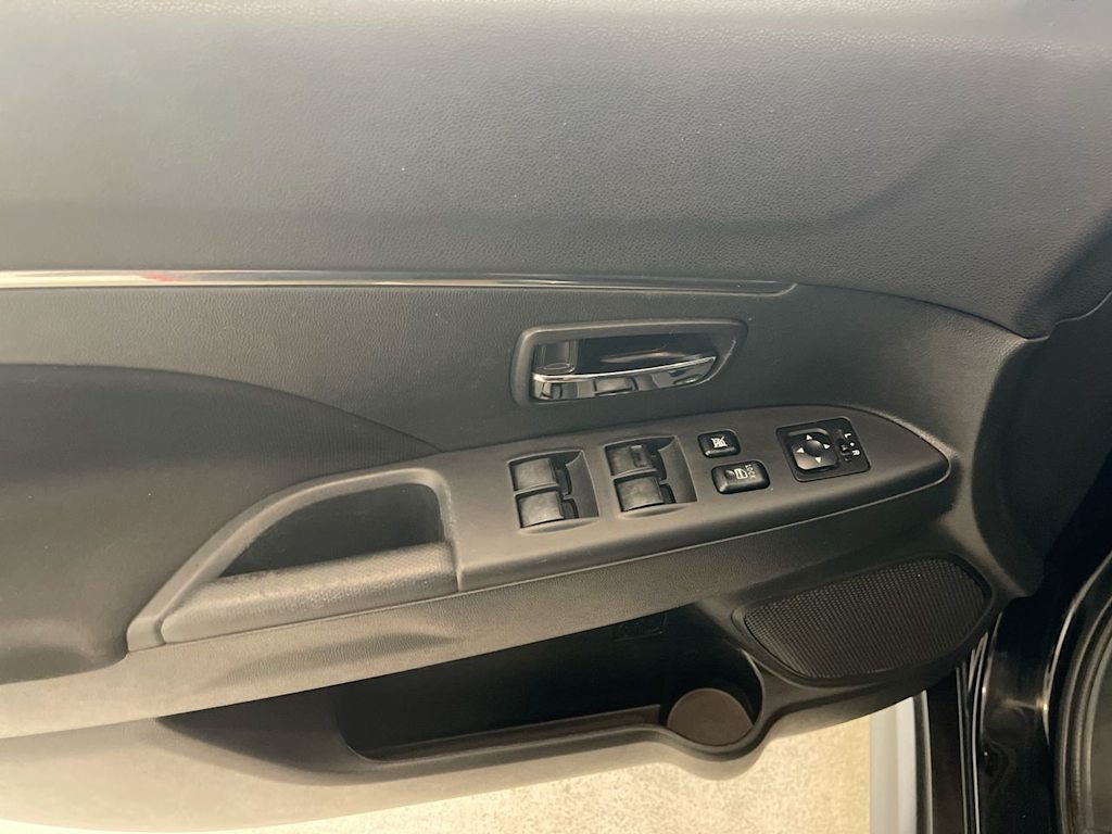 Thumbnail: 2020 Mitsubishi Outlander Sport - 25