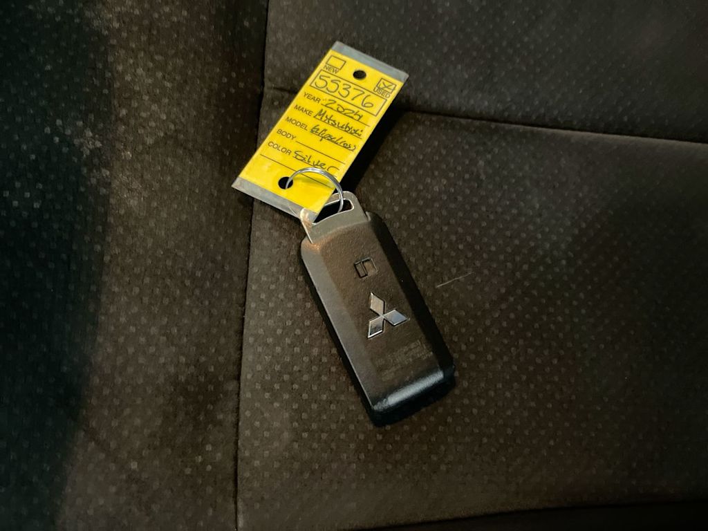 Thumbnail: 2024 Mitsubishi Eclipse Cross - 17