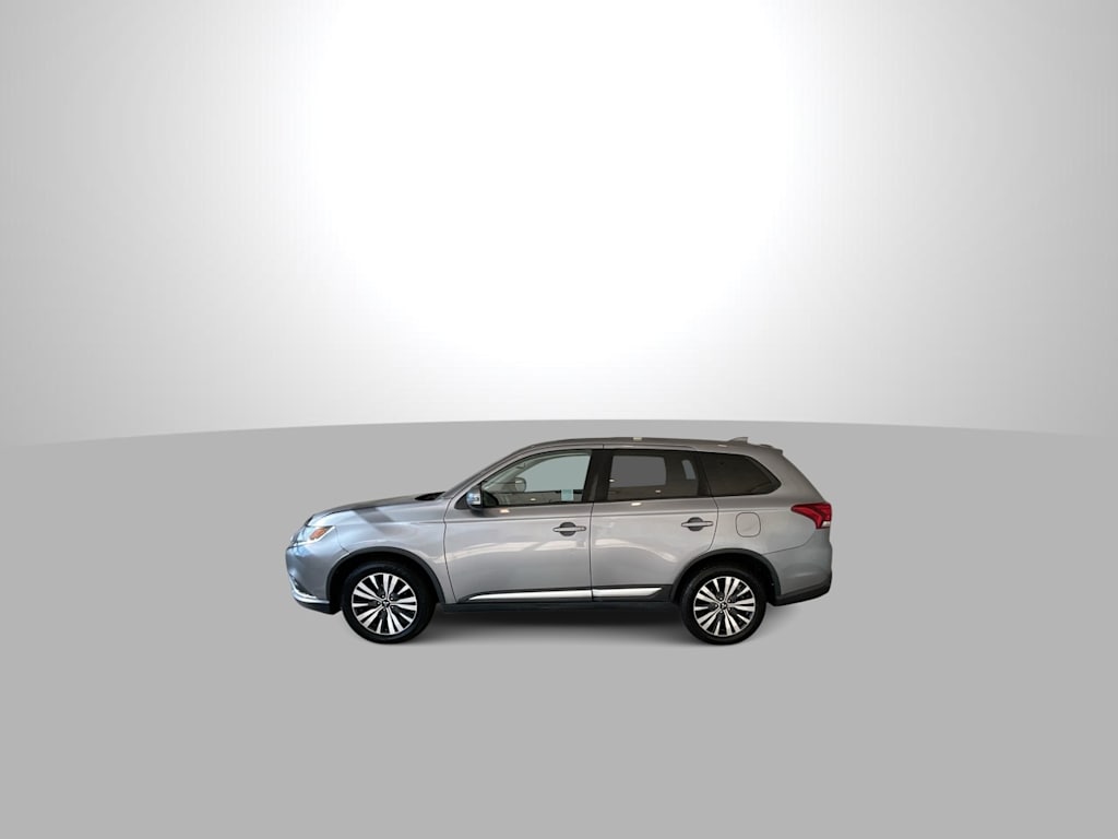 Thumbnail: 2020 Mitsubishi Outlander - 18