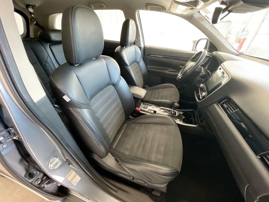 Thumbnail: 2020 Mitsubishi Outlander - 8