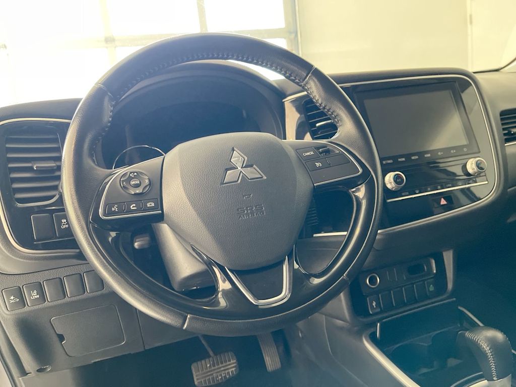 Thumbnail: 2020 Mitsubishi Outlander - 2