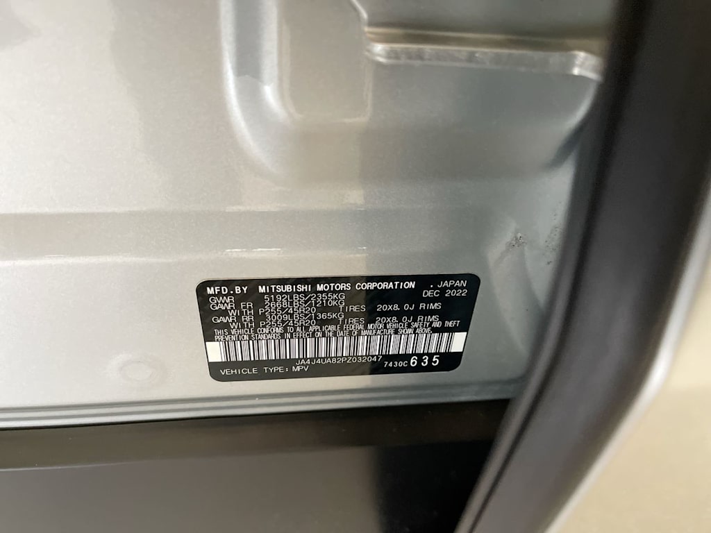 Thumbnail: 2023 Mitsubishi Outlander - 18