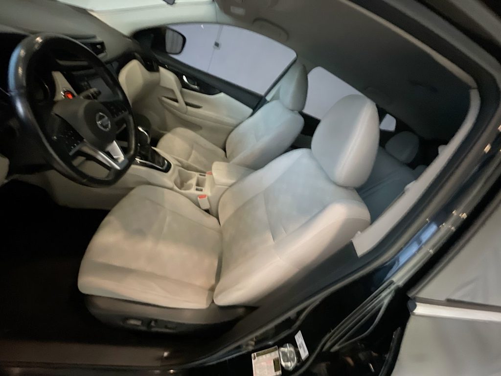 Thumbnail: 2017 Nissan Rogue Sport - 10