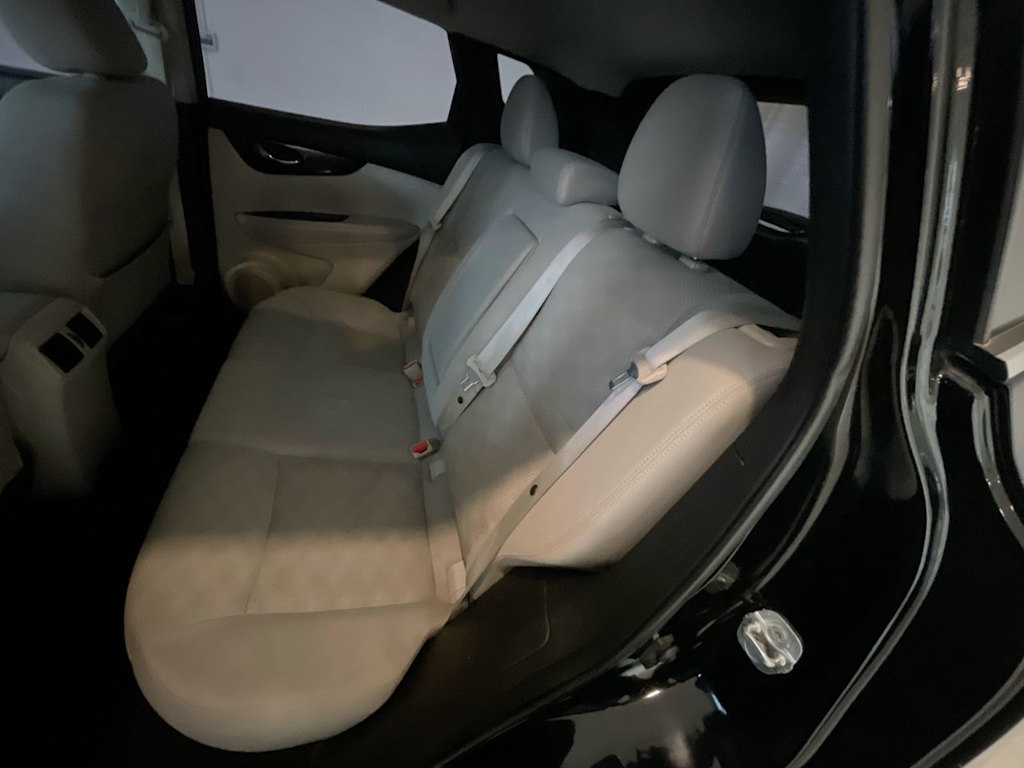 Thumbnail: 2017 Nissan Rogue Sport - 12