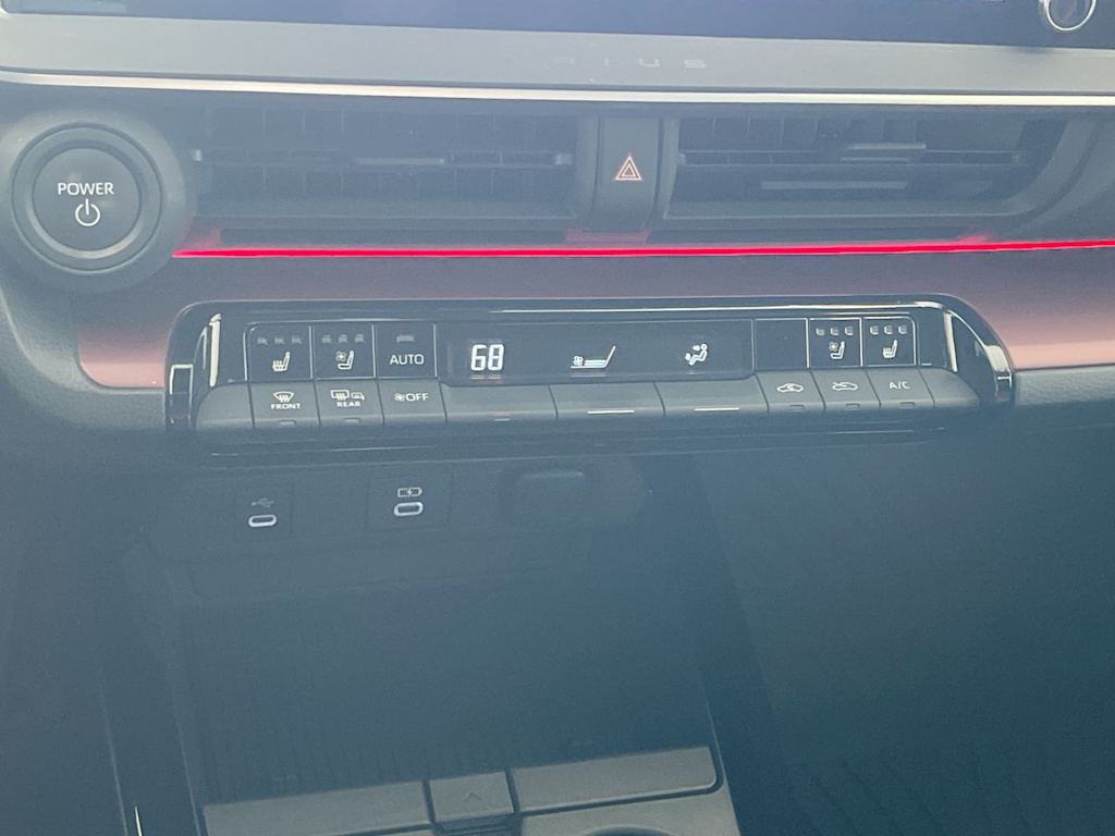 Thumbnail: 2026 Toyota Prius v - 25