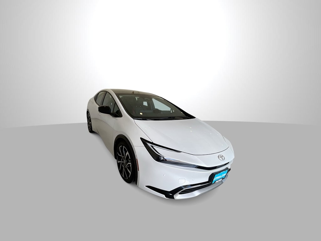 Thumbnail: 2026 Toyota Prius v - 5