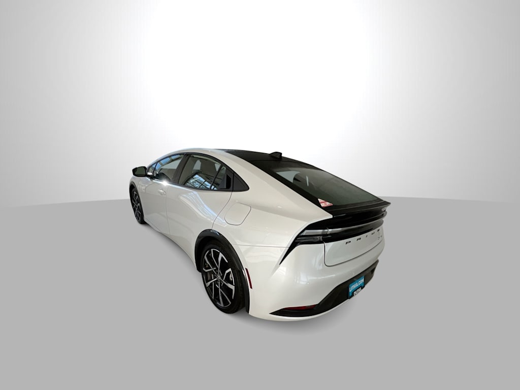 Thumbnail: 2026 Toyota Prius v - 5