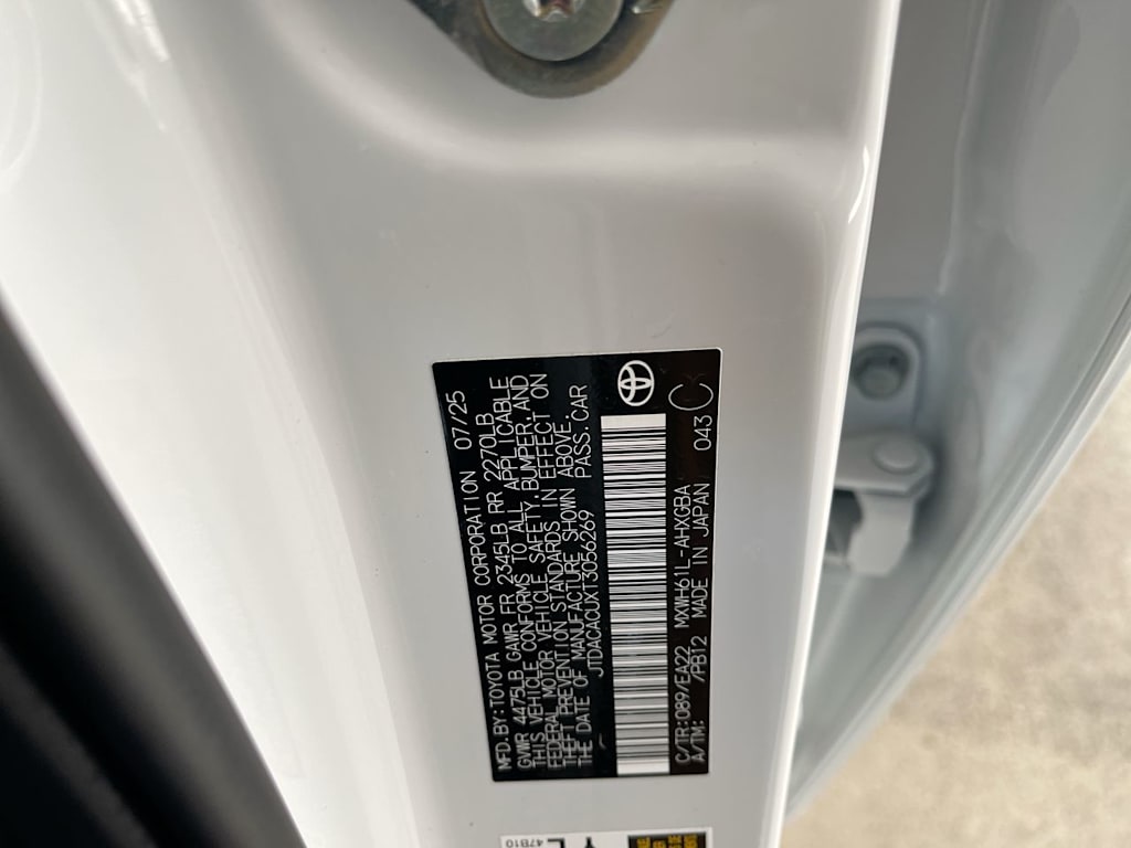 Thumbnail: 2026 Toyota Prius v - 15