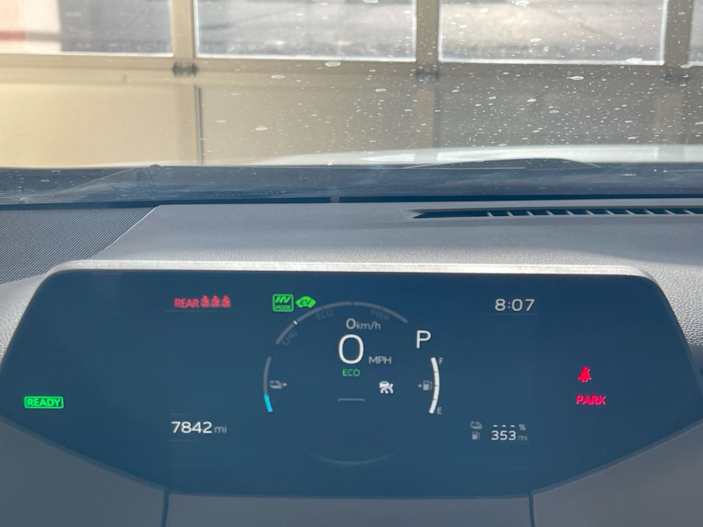 Thumbnail: 2026 Toyota Prius v - 11
