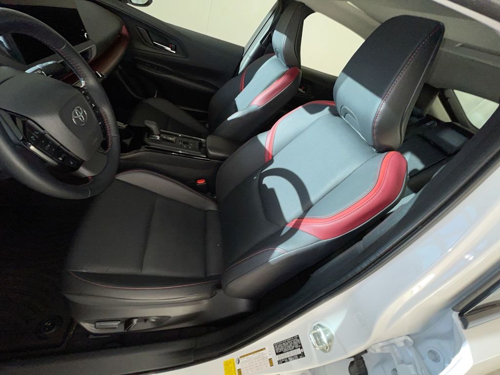 Thumbnail: 2026 Toyota Prius v - 10