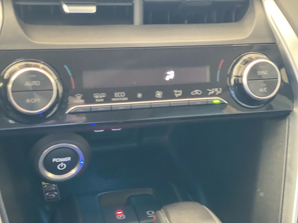 2023 Toyota Venza LE 26