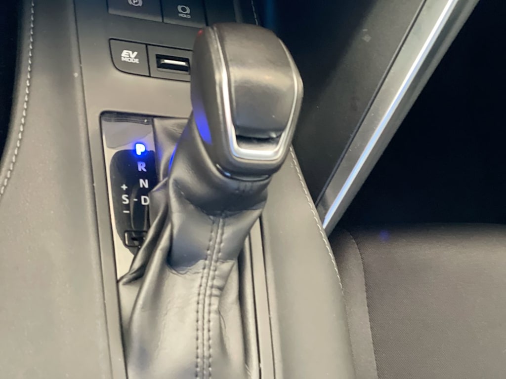 2023 Toyota Venza LE 13