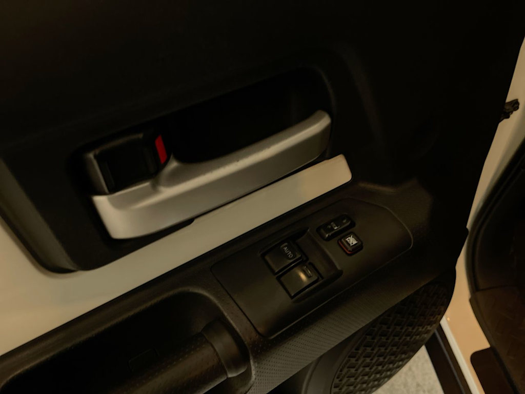 Thumbnail: 2010 Toyota FJ Cruiser - 21