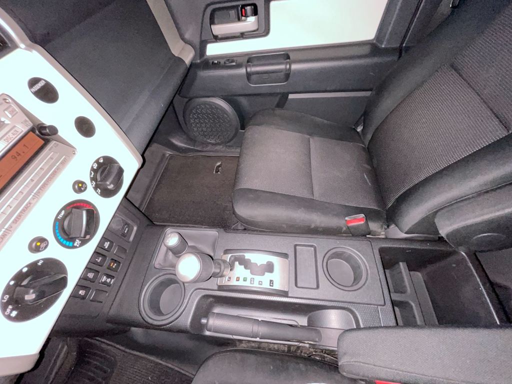 Thumbnail: 2010 Toyota FJ Cruiser - 25