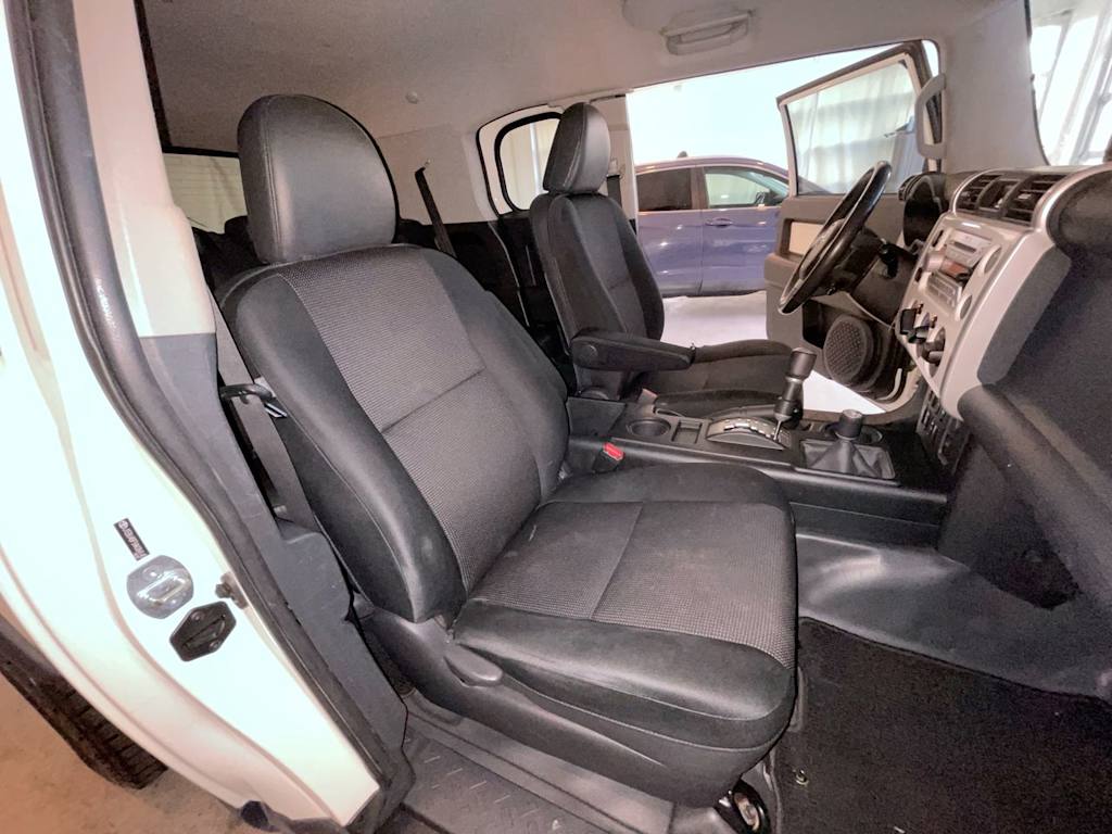 Thumbnail: 2010 Toyota FJ Cruiser - 26