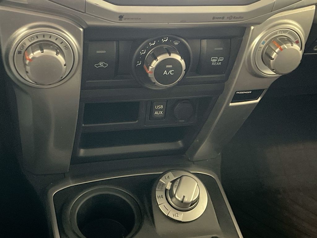 Thumbnail: 2016 Toyota 4Runner - 25