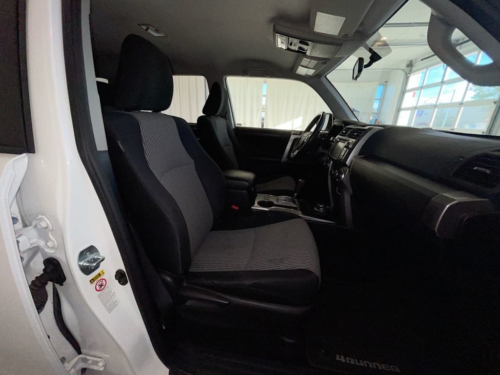 Thumbnail: 2016 Toyota 4Runner - 27