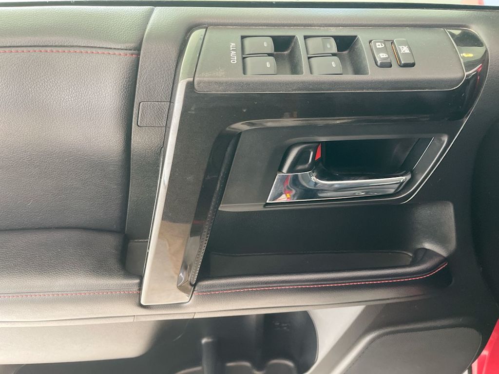 Thumbnail: 2019 Toyota 4Runner - 23