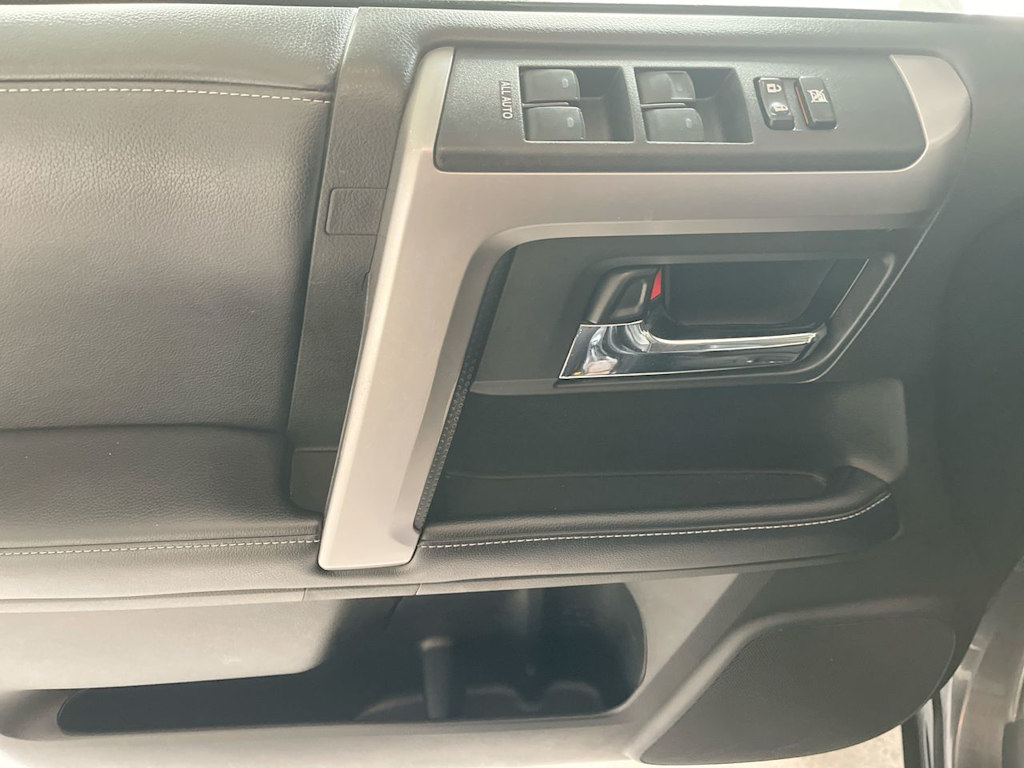 Thumbnail: 2018 Toyota 4Runner - 23