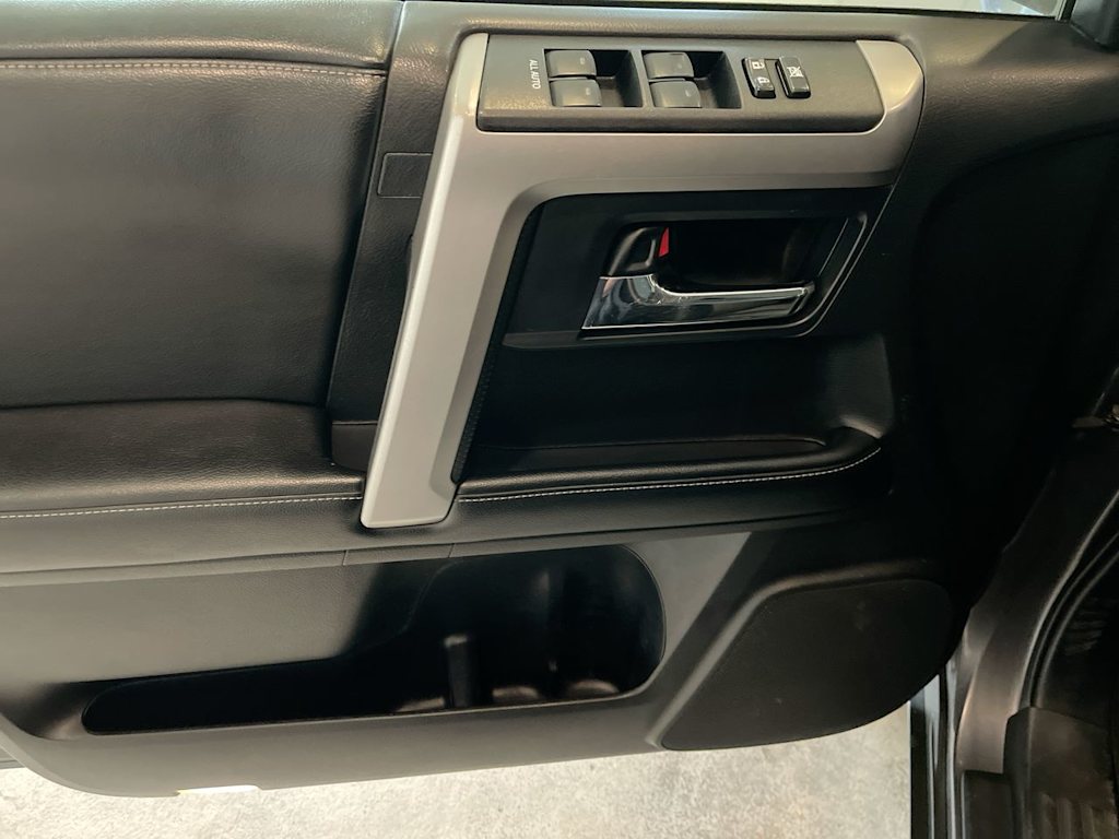 Thumbnail: 2014 Toyota 4Runner - 21