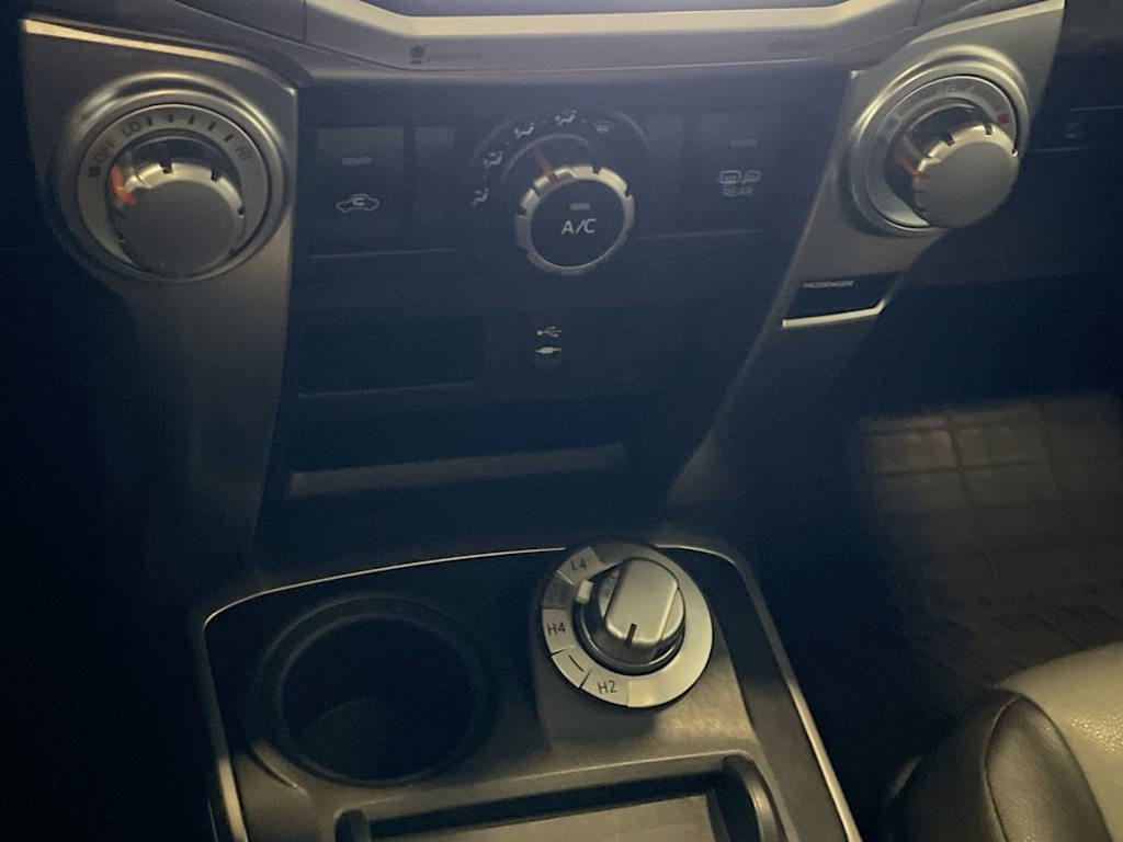 Thumbnail: 2014 Toyota 4Runner - 24
