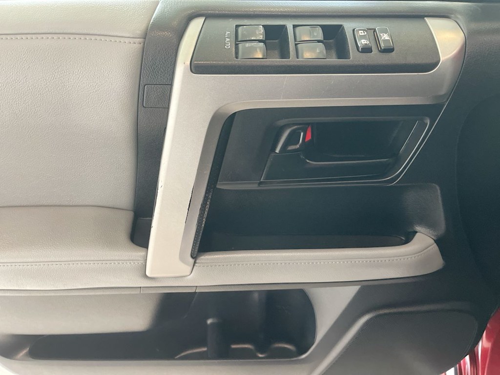 Thumbnail: 2013 Toyota 4Runner - 24