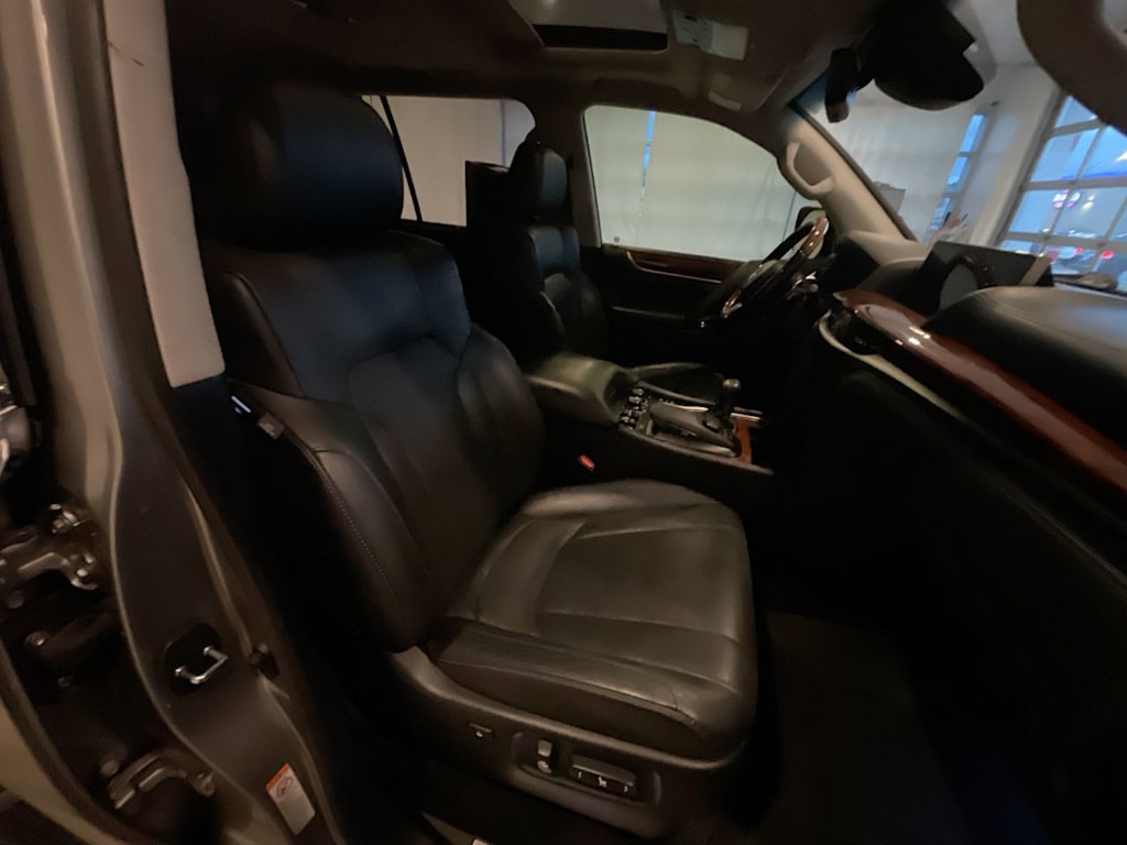 Thumbnail: 2017 Lexus LX - 9