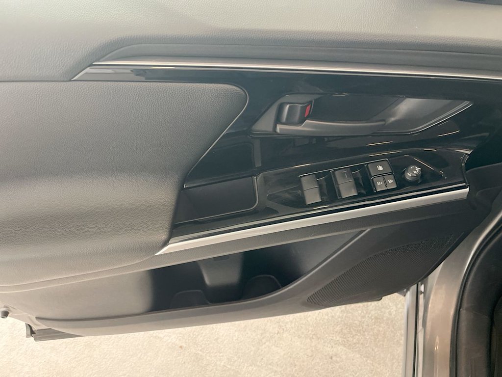 Thumbnail: 2023 Toyota bZ4X - 21