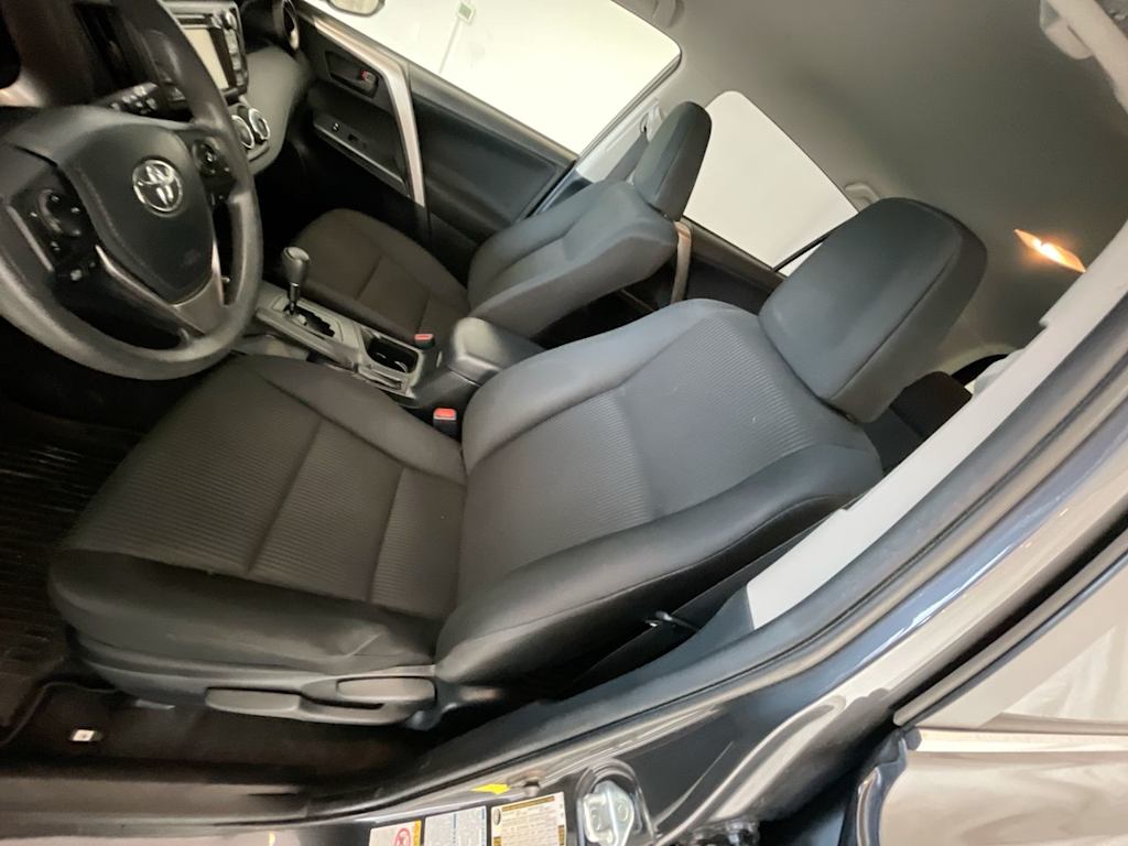 Thumbnail: 2018 Toyota RAV4 - 9
