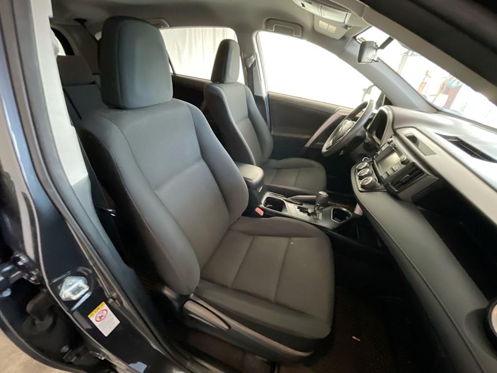 Thumbnail: 2018 Toyota RAV4 - 10