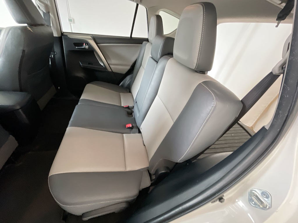 Thumbnail: 2015 Toyota RAV4 - 11