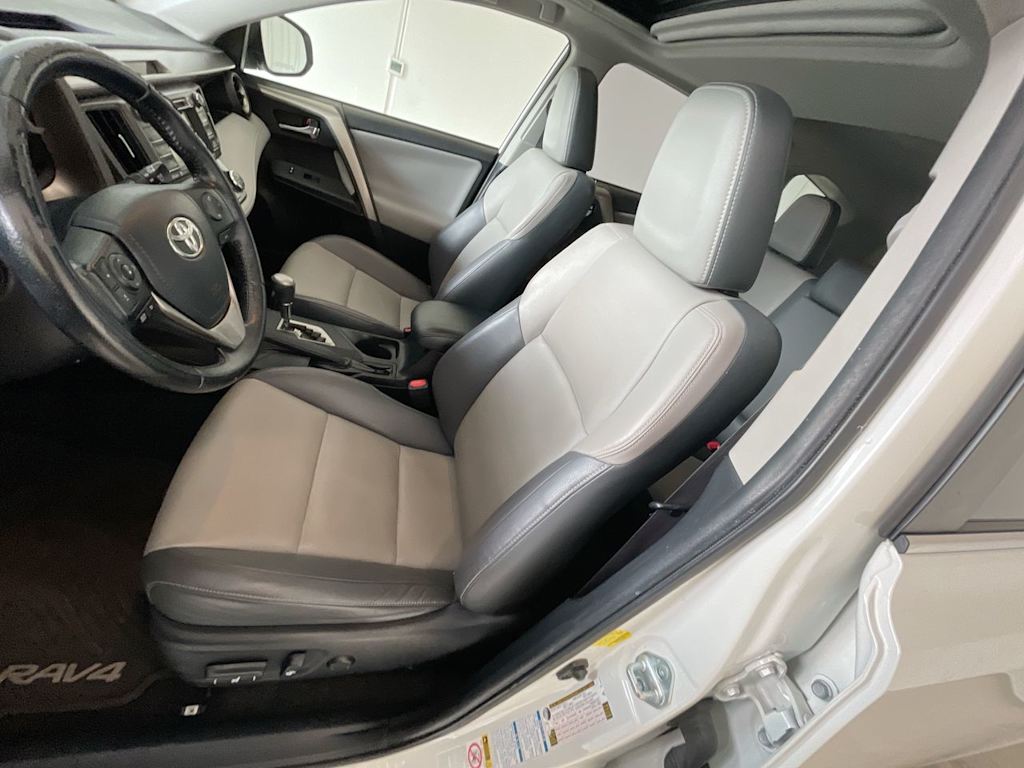 Thumbnail: 2015 Toyota RAV4 - 9