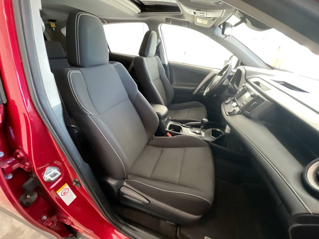Thumbnail: 2017 Toyota RAV4 - 10