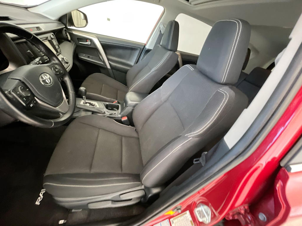 Thumbnail: 2017 Toyota RAV4 - 9