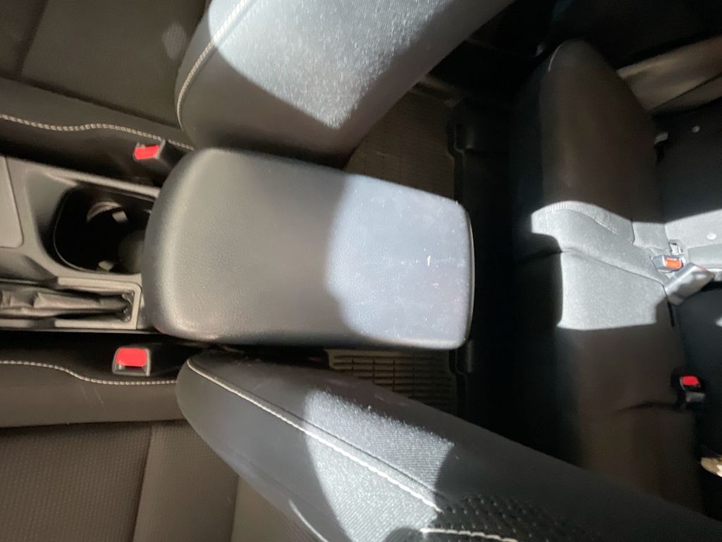 Thumbnail: 2017 Toyota RAV4 - 8