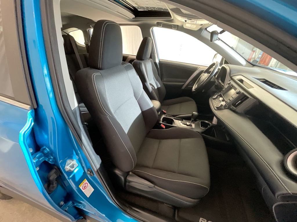 Thumbnail: 2017 Toyota RAV4 - 9