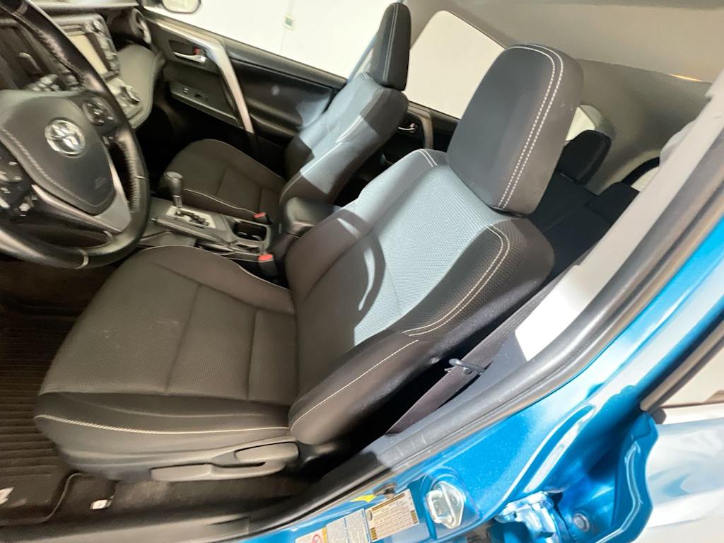 Thumbnail: 2017 Toyota RAV4 - 10