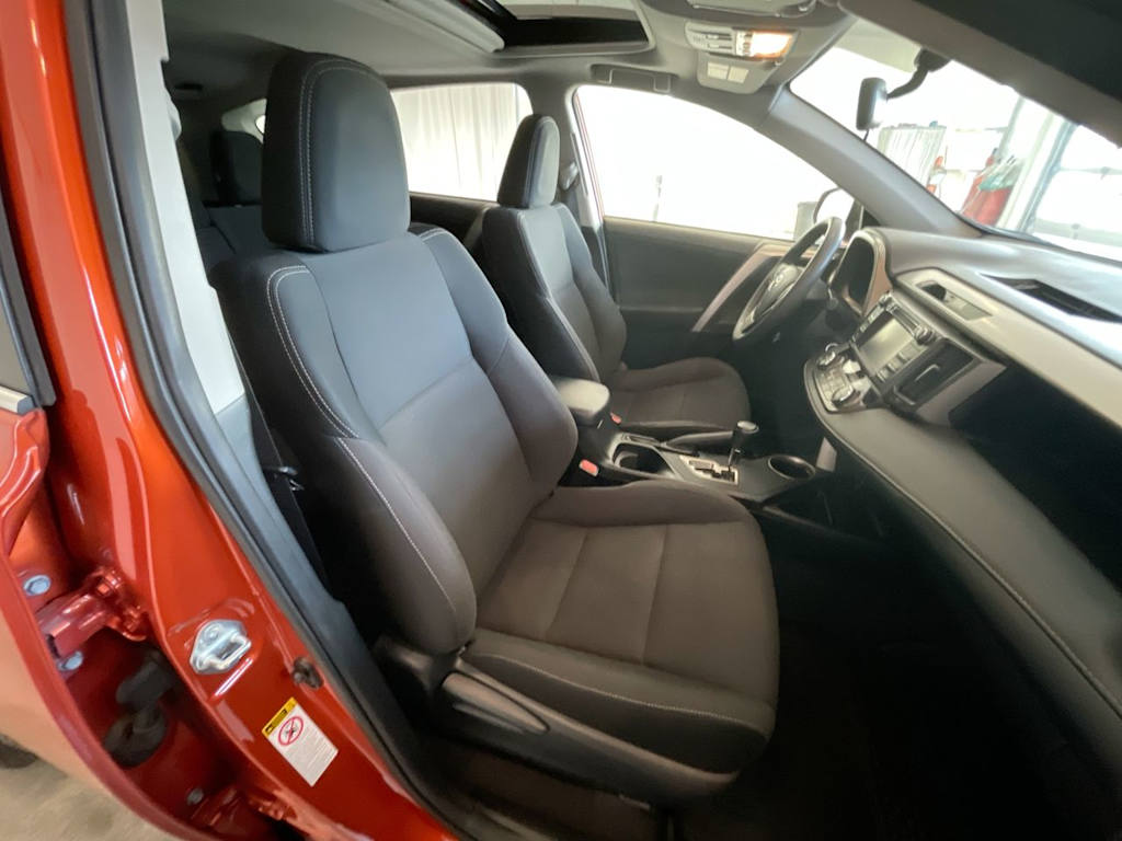 Thumbnail: 2015 Toyota RAV4 - 10