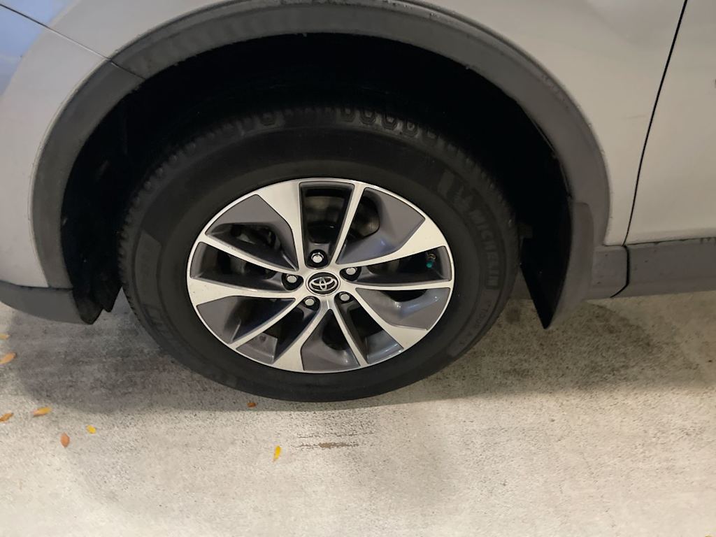 Thumbnail: 2018 Toyota RAV4 - 8