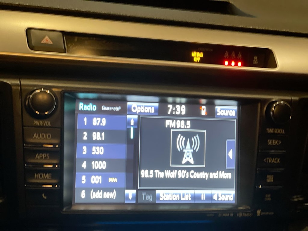 Thumbnail: 2018 Toyota RAV4 - 13