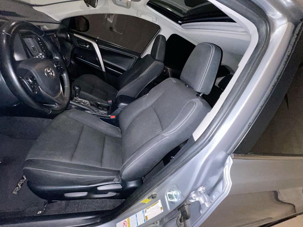 Thumbnail: 2018 Toyota RAV4 - 10