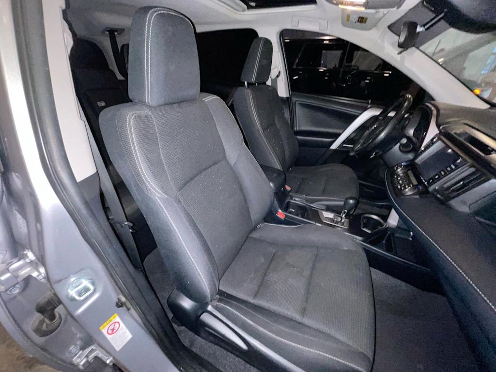 Thumbnail: 2018 Toyota RAV4 - 27