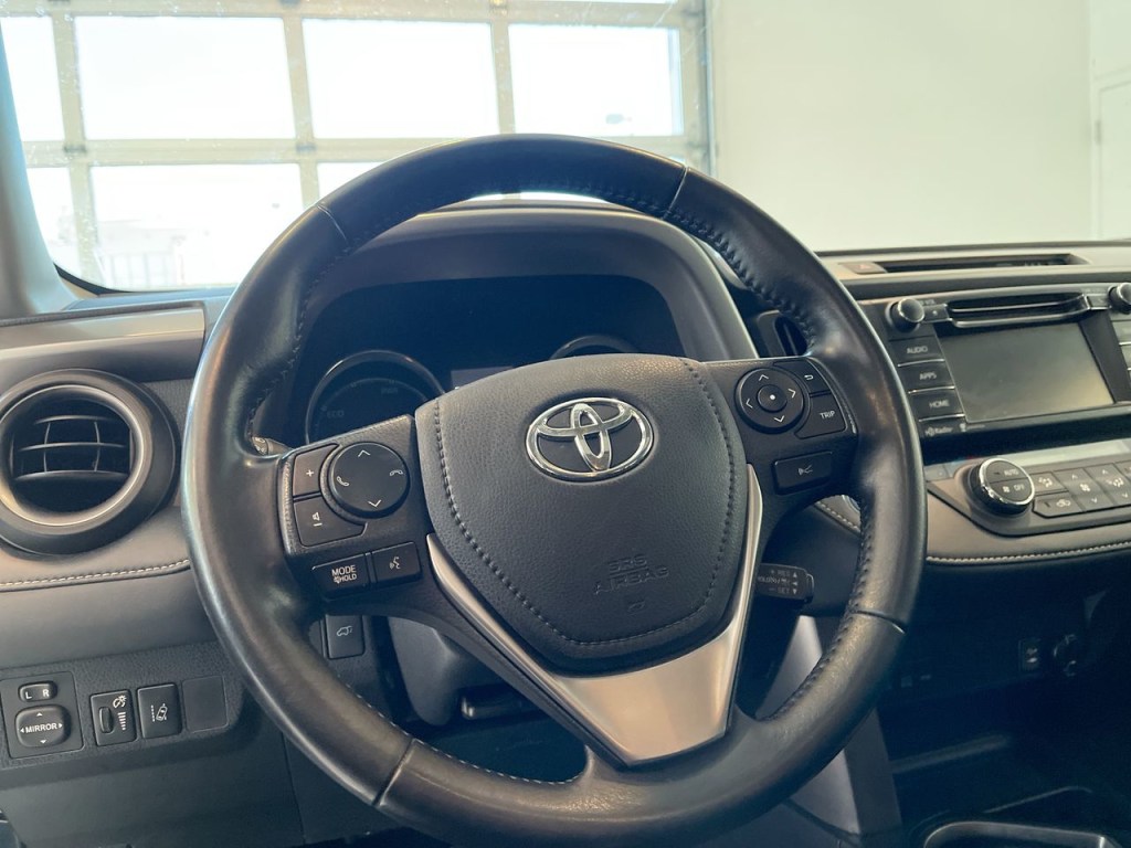 2017 Toyota RAV4 HYBRID XLE 2
