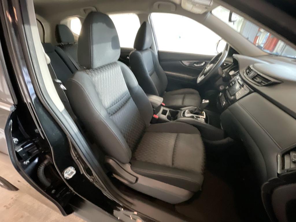 Thumbnail: 2017 Nissan Rogue - 10