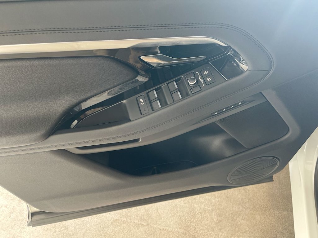 Thumbnail: 2022 Land Rover Range Rover Evoque - 21