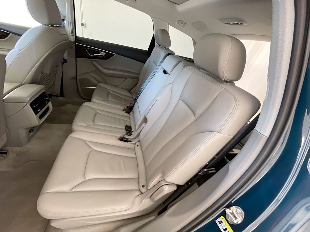 Thumbnail: 2021 Audi Q7 - 12