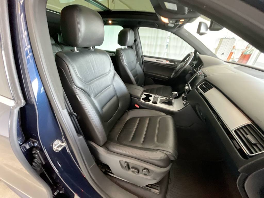 Thumbnail: 2014 Volkswagen Touareg - 10