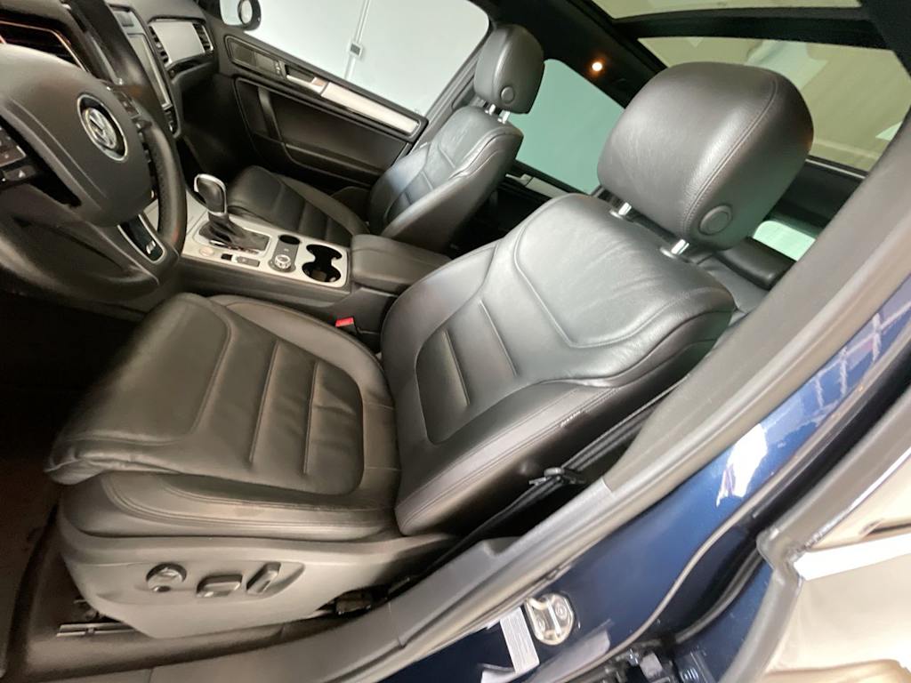 Thumbnail: 2014 Volkswagen Touareg - 9