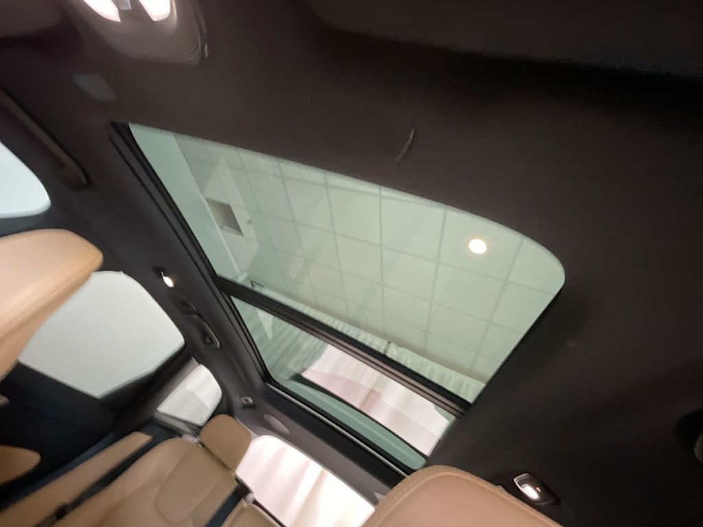 Thumbnail: 2022 Volvo XC60 - 28