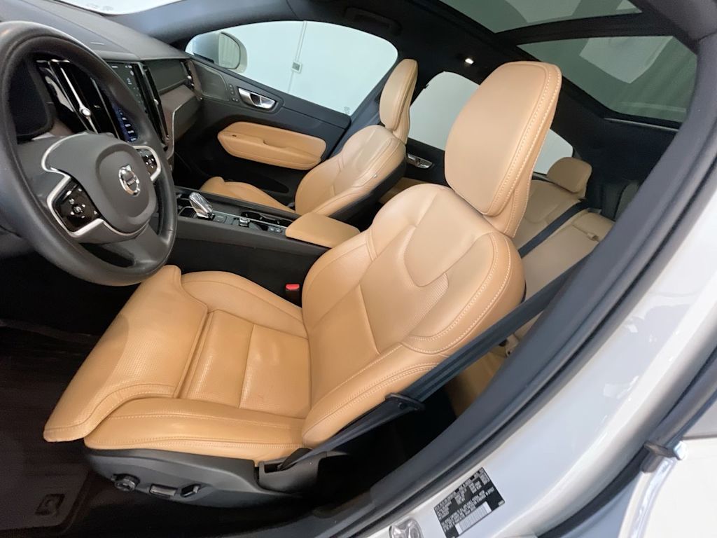 Thumbnail: 2022 Volvo XC60 - 10